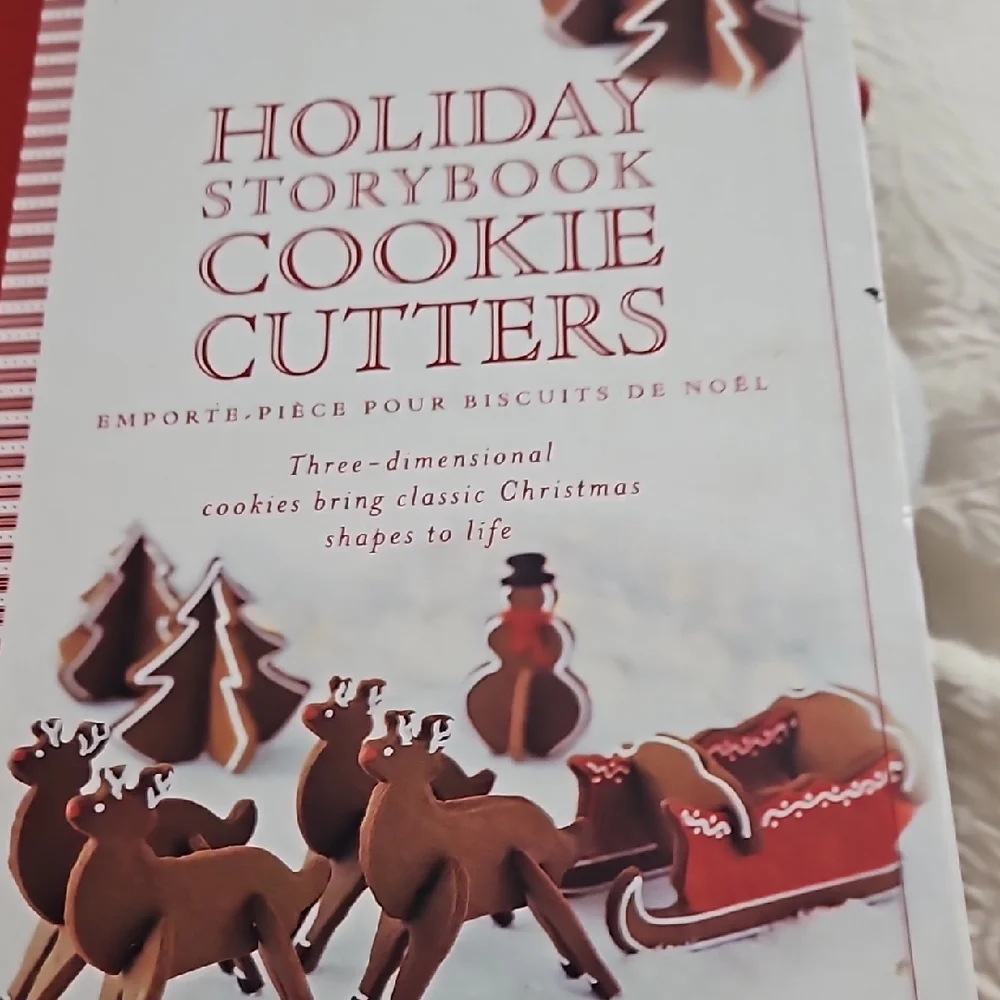 Vintage 2006 Williams Sonoma 8 pc cookie cutters Holiday Storybook Cutter Set